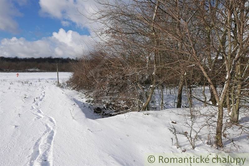 Prírodný 39 árový pozemok v blízkosti rodinných domov obci Častá 30 km od Bratislavy