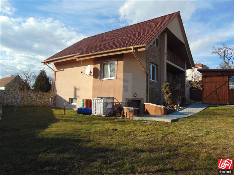 Domy
                - rodinný dom
                - Predaj                - Exkluzívne Vám ponúkam na predaj krásny veľký rodinný dom v obci Radimov