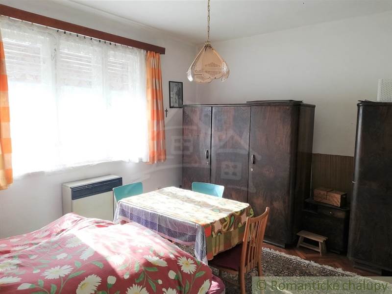 Dvojgeneračný 7 izbový rodinný dom v Trstíne na predaj