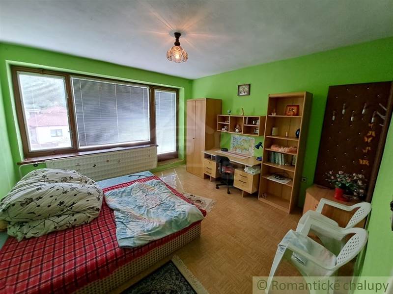Na predaj dvojgeneračný 5-izbový rodinný dom v obci Veľký Klíž, v krásnom prostredí pohoria Tribeč.