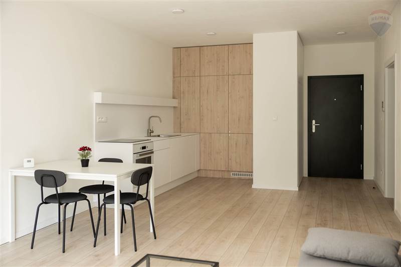 Prenájom bytu (2 izbový) 56 m2, Nitra