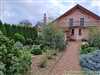 Na predaj 6-izbový rodinný dom v kľudnej časti obce Choča s krásnym 40,5a  pozemkom.