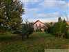 Na predaj 6-izbový rodinný dom v kľudnej časti obce Choča s krásnym 40,5a  pozemkom.