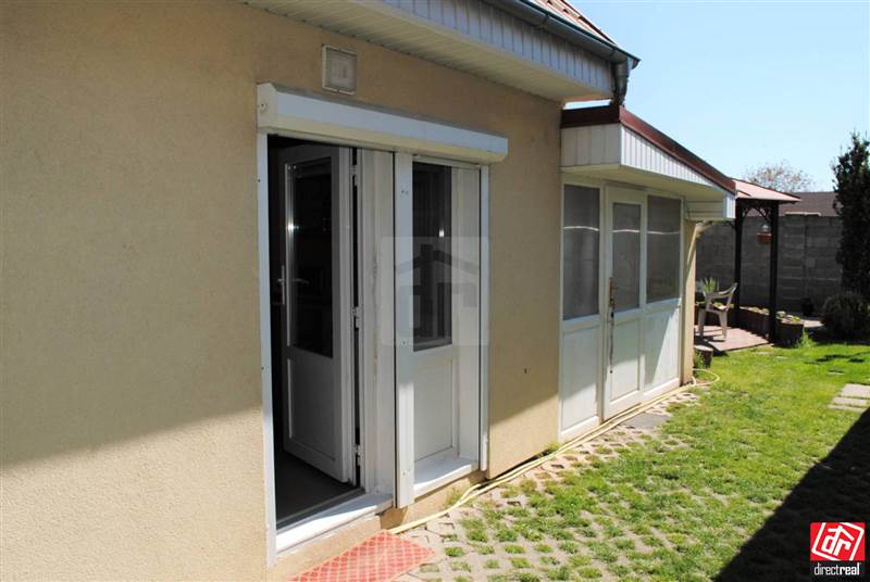 Domy
                - chata/chalupa
                - Predaj                - 2 samostatne stojaci rekreačný dom blízko termálneho kúpaliska v Dunajskej Strede, pozemok 200 m2