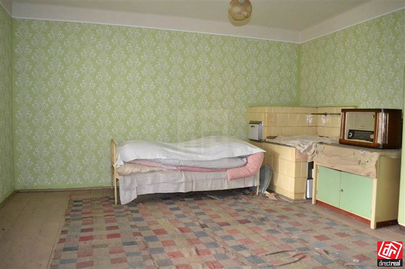 Domy
                - rodinný dom
                - Predaj                - Ohromný priestor pre vaše nové bývanie na vidieku-staré gazdovstvo v obci Podrečany.